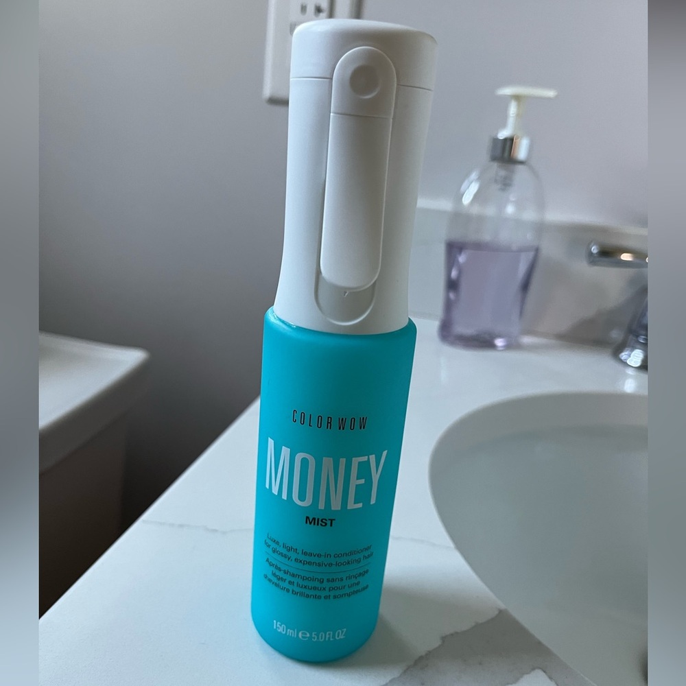 New never used COLOR WOW Money Mist luxe leave in conditioner mist. Shiny hair